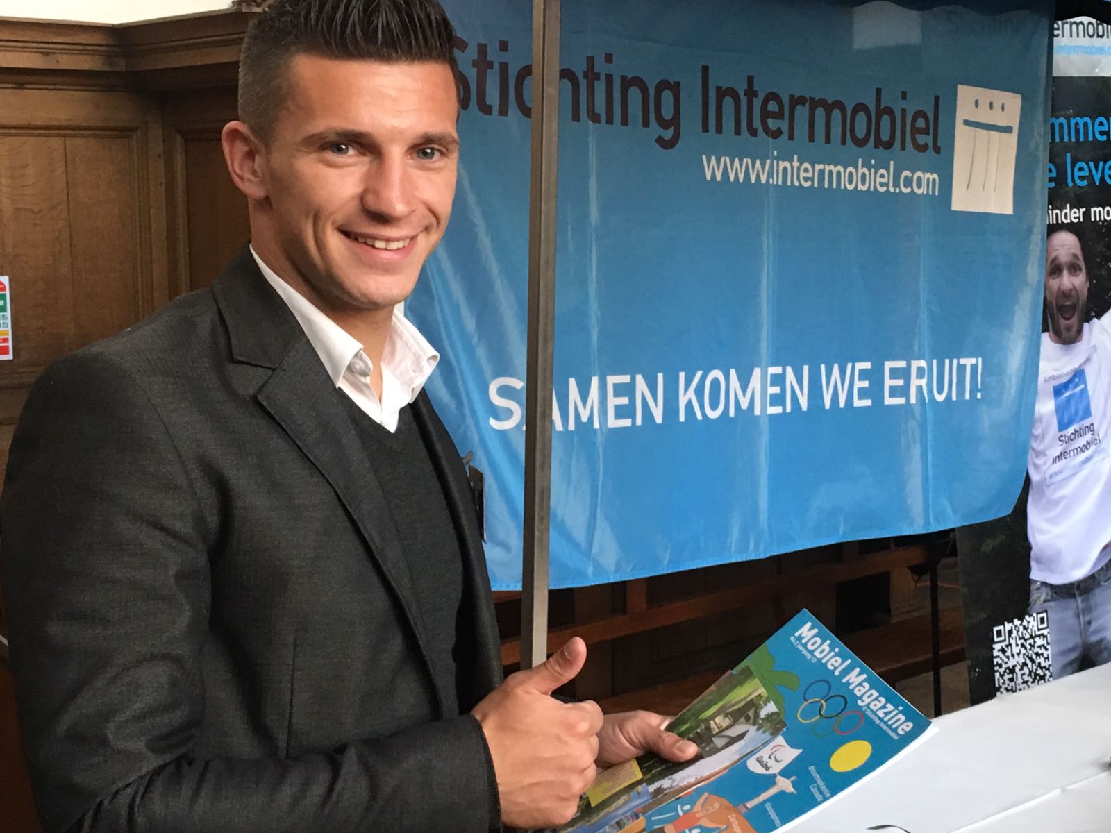 Bryan Linssen bij Intermobiel stand