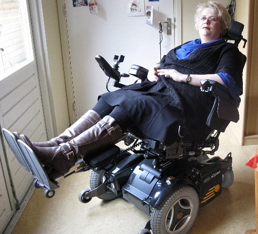 Astrid van der Helm in haar rolstoel