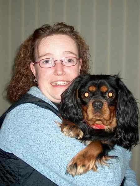 Tonnie met haar cavalier king charles spaniel Pim